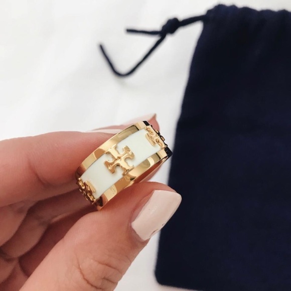 TORY BURCH • Enamel Raised Logo Band Ring - Picture 4 of 9
